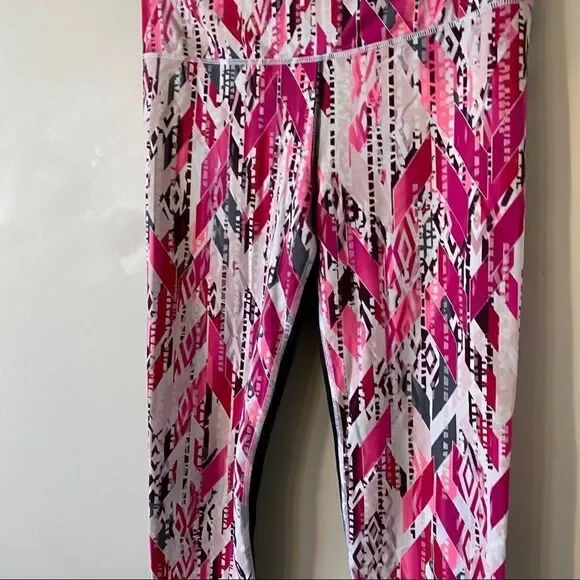 Victoria Secret - Abstract High Rise Legging - Picture 5 of 7